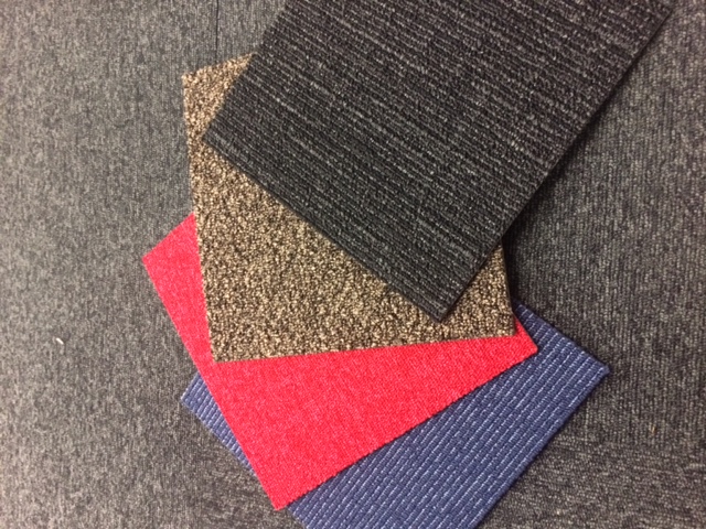 百聞は一見に如かず！内装素材はサンプルを見て触って確かめよう！